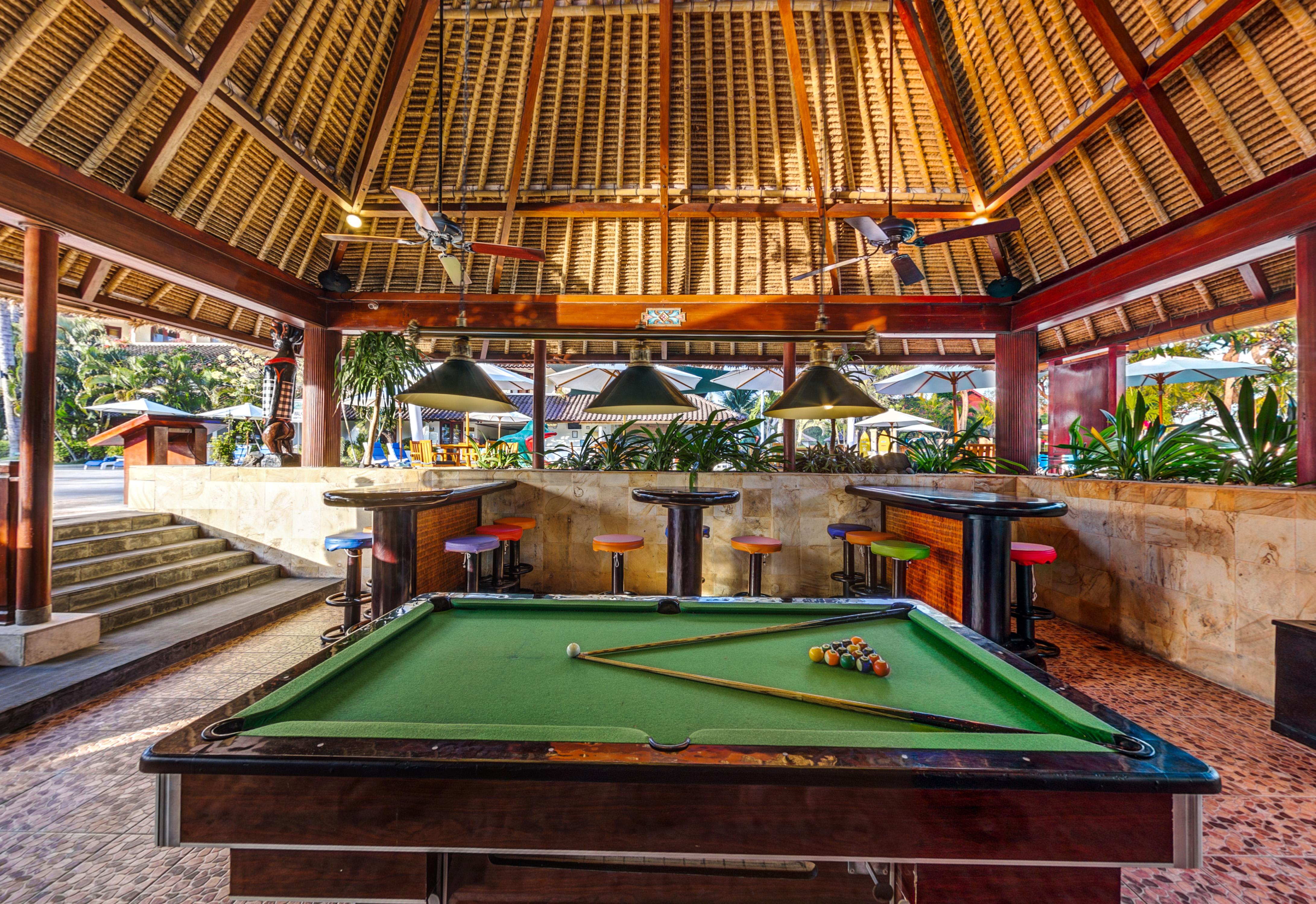 فندق ديسكفري كارتيكا بلازا كوتا المظهر الخارجي الصورة Pool table at the pool bar